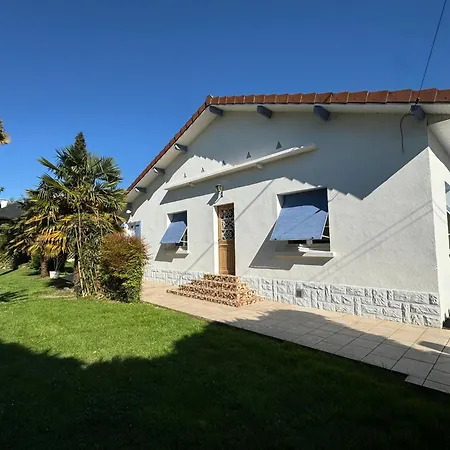 Maison A Lourdes, Avec Jardin Holiday home *