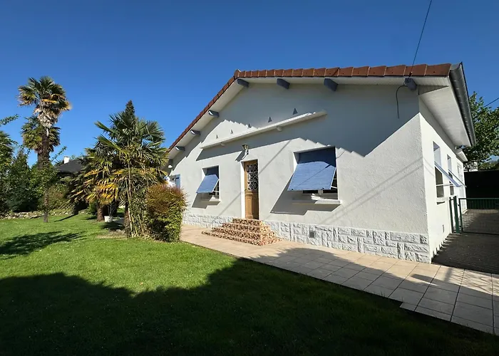Maison A Lourdes, Avec Jardin Ferienhaus *