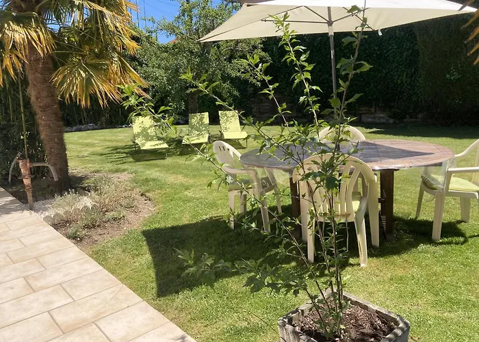 Maison A Lourdes, Avec Jardin 루르드